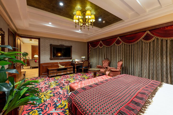 Room 8 of 56