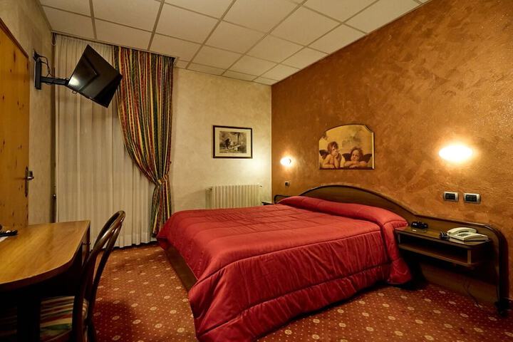 Room 16 of 46