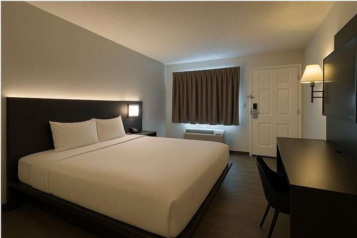 Room 13 of 26