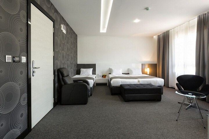 Room 76 of 267