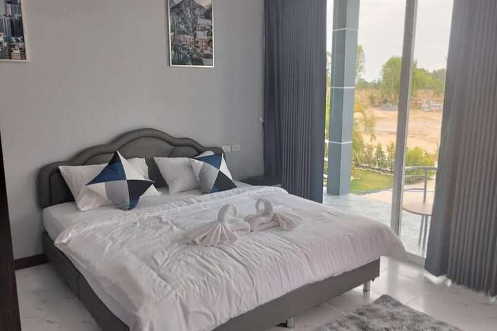Room 2 of 26