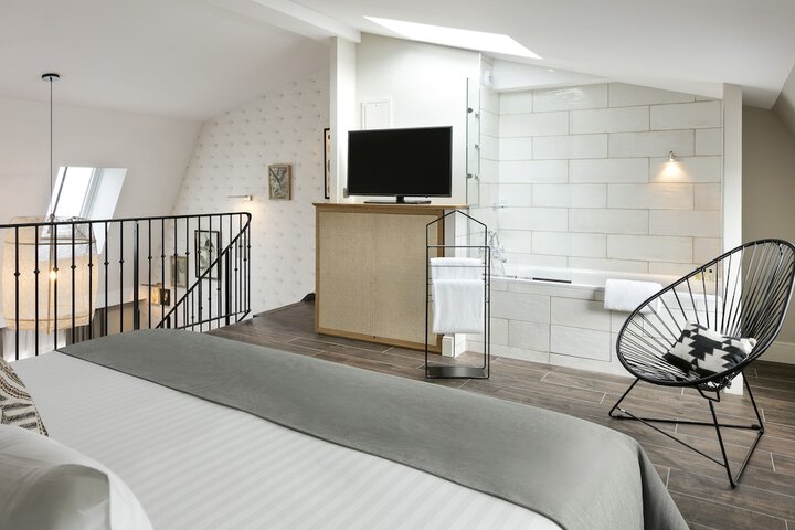 Room 10 of 94