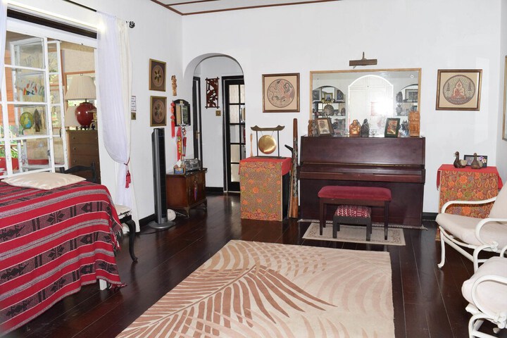 Room 6 of 90