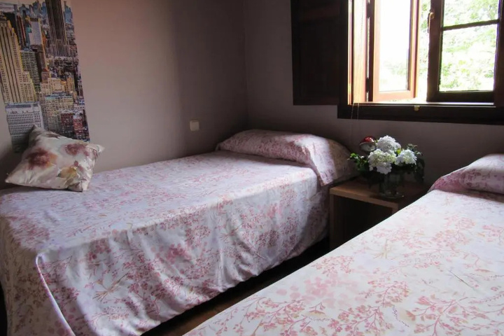 Room 2 of 10