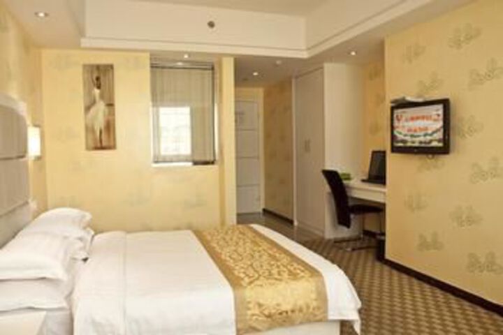 Room 34 of 83