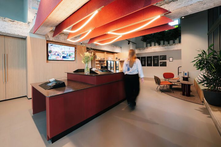 Entrance & Lobby
