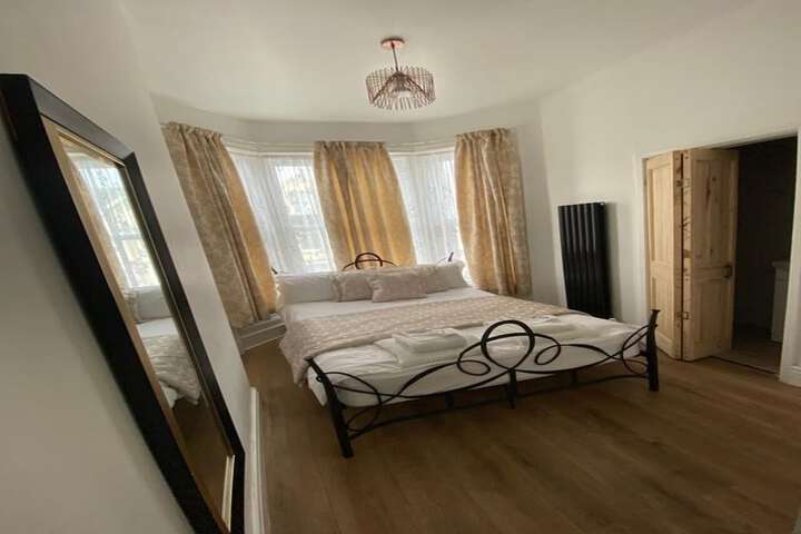 Room 3 of 28
