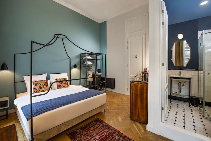 Room 8 of 43