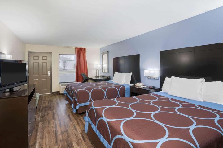 2 Queen Beds (2 of 7)