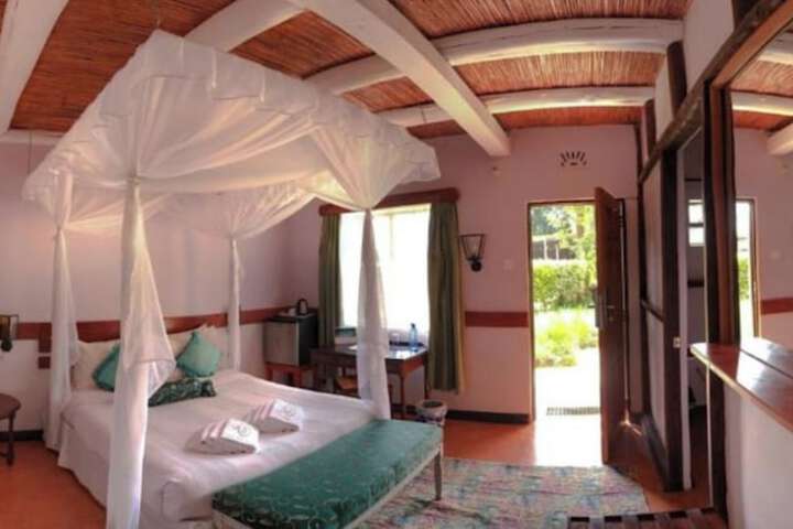 Room 6 of 18