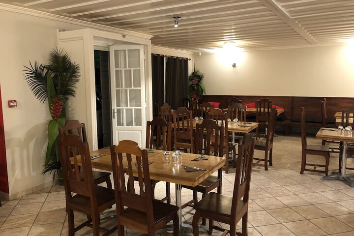 Dining 3 of 8