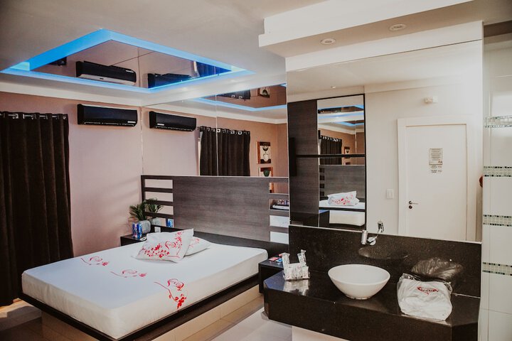 Room 3 of 21