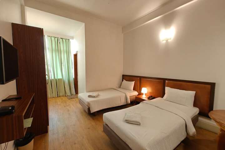 Room 33 of 82