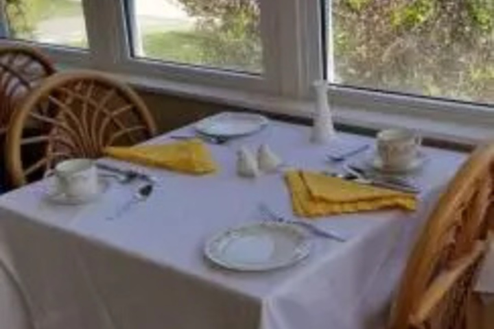 Dining 16 of 16