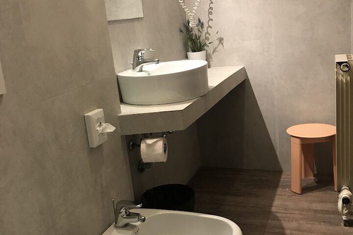 Room 34 of 42
