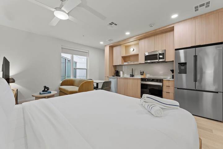 Room 12 of 184