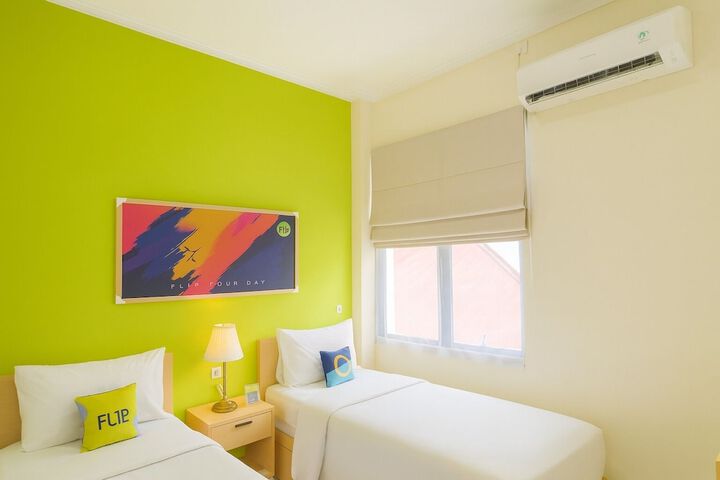 Room 11 of 18