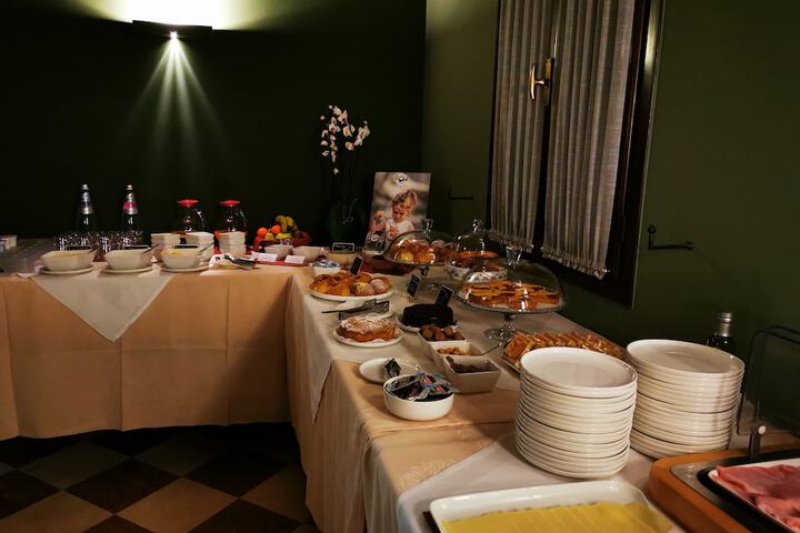 Breakfast buffet