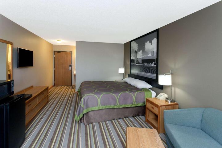1 King Bed (3 of 16)