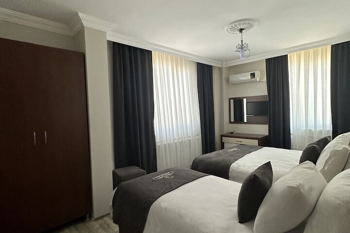 Room 7 of 16