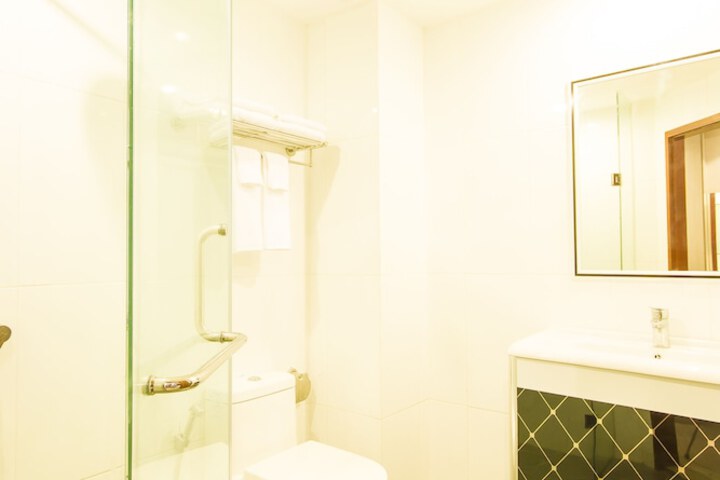 Room 25 of 39