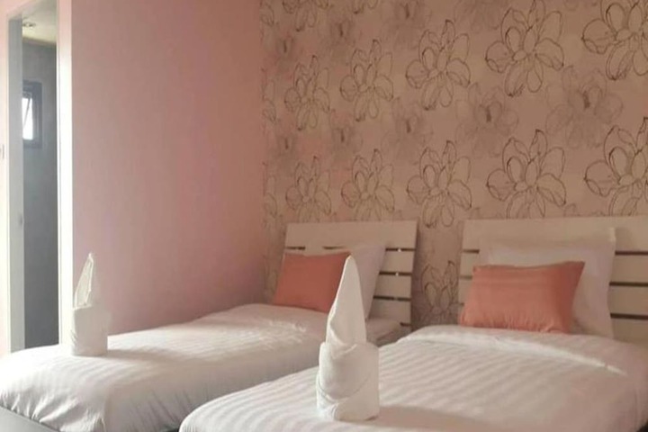 Room 12 of 40