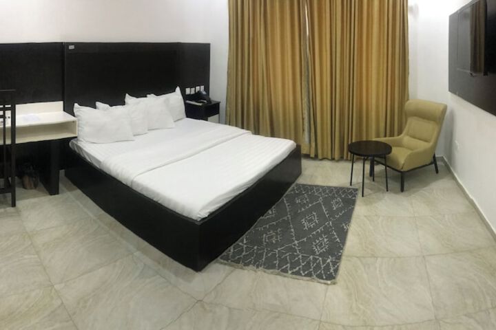 Room 3 of 66
