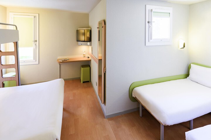 Room 8 of 40