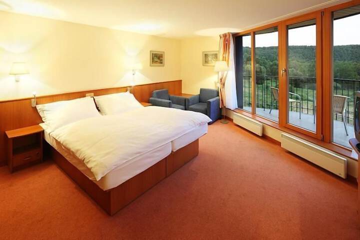 Room 3 of 37