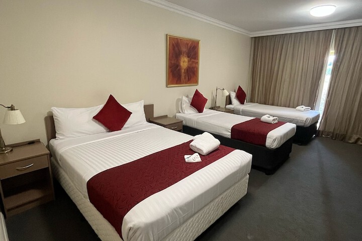 Room 16 of 40