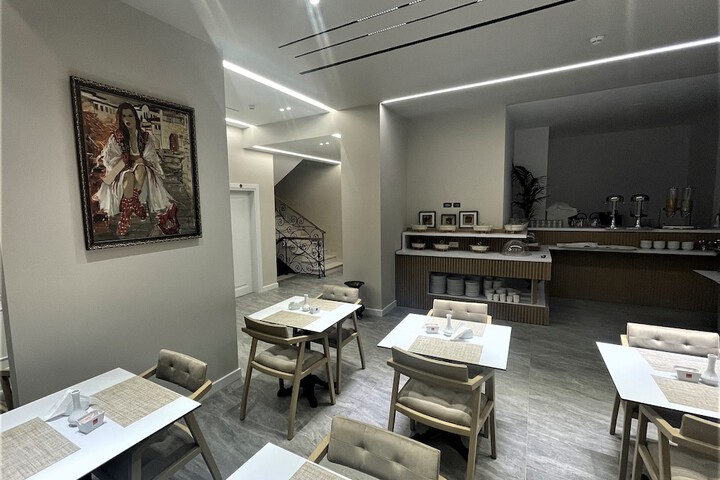 Dining 74 of 92