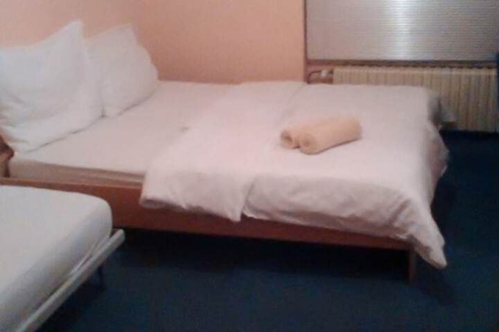 Room 21 of 106