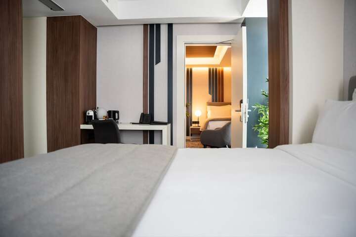 Room 12 of 27