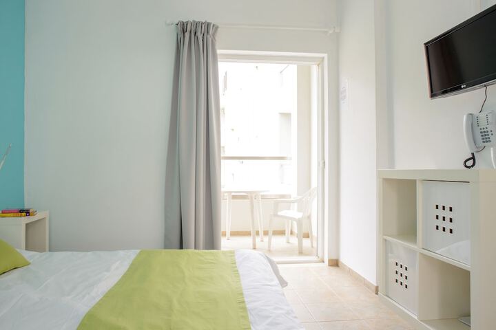 Room 6 of 27