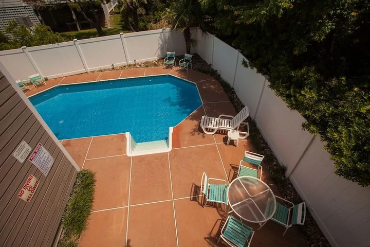 Pool 13 of 19