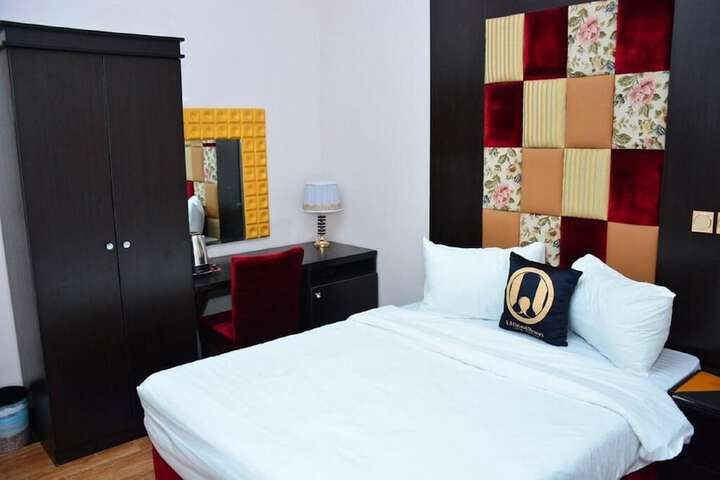 Room 4 of 20