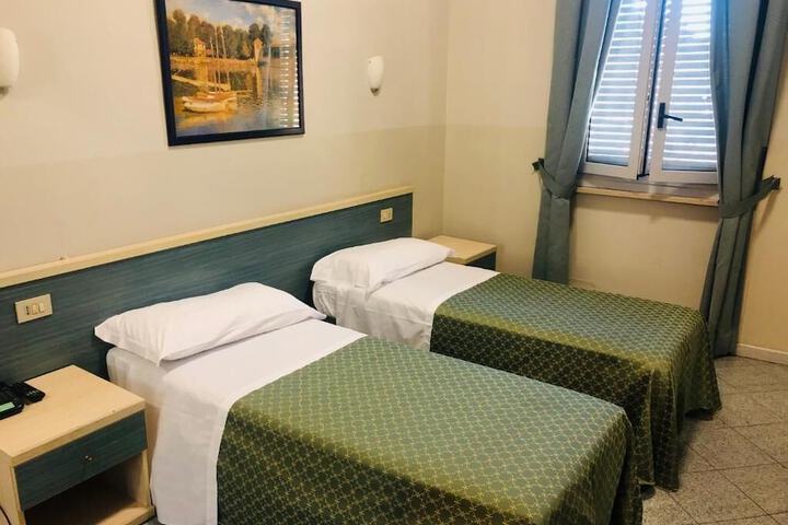 Room 4 of 20