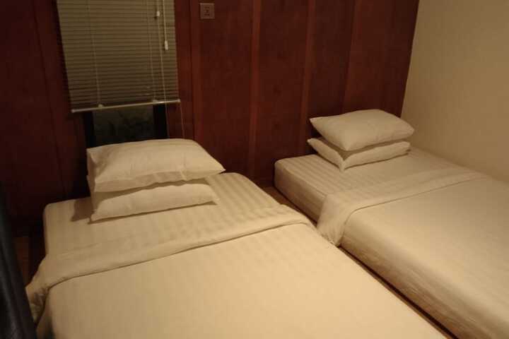 Room 15 of 161