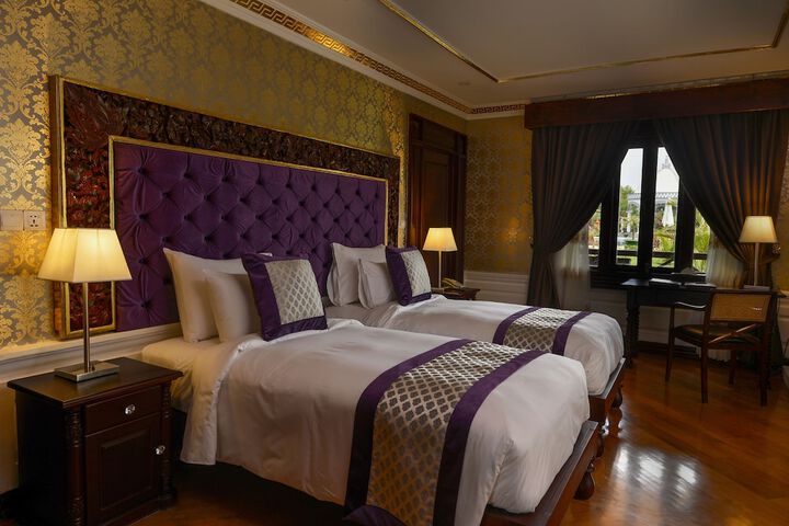 Room 8 of 48