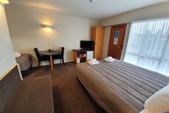 Room 8 of 38