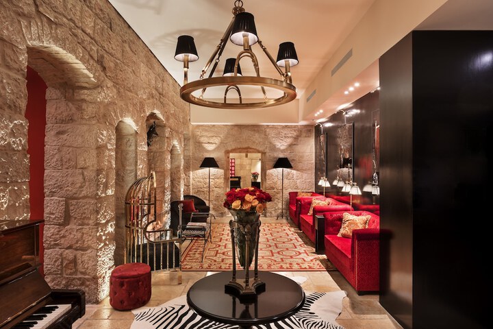 Entrance & Lobby