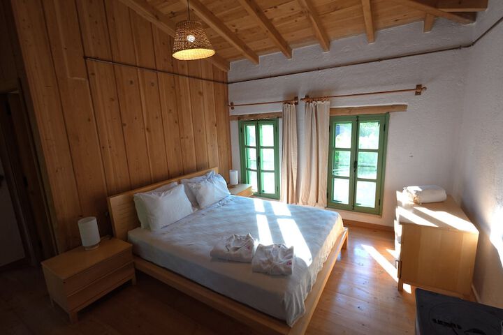 Room 2 of 28