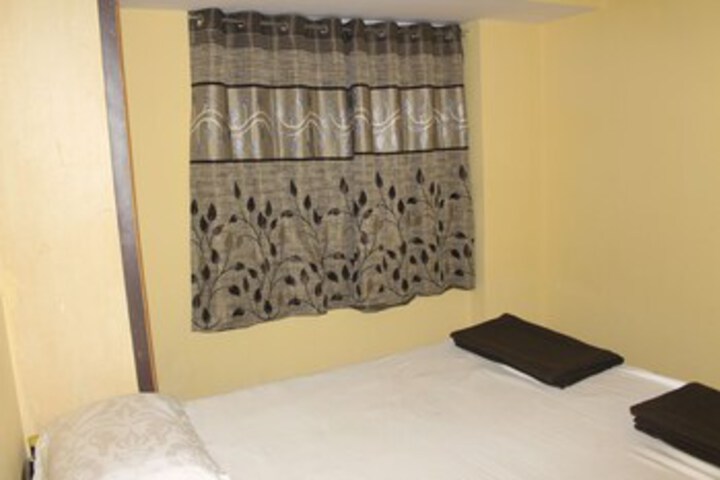 Room 5 of 12