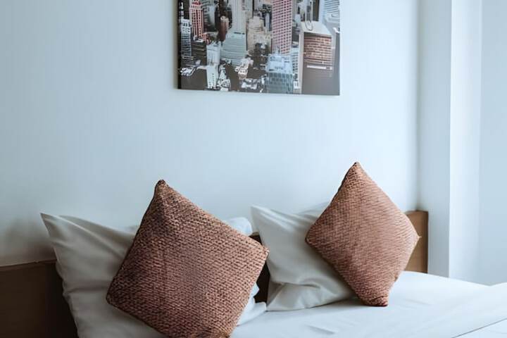 Room 4 of 33