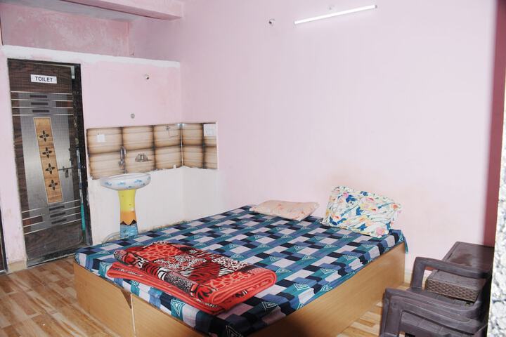 Room 6 of 31