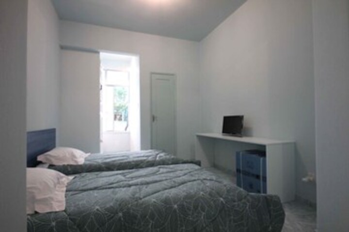 Room 13 of 28