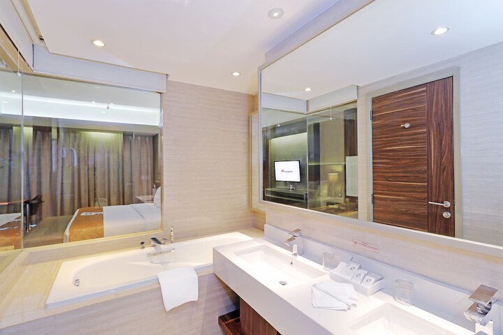 Room 30 of 53