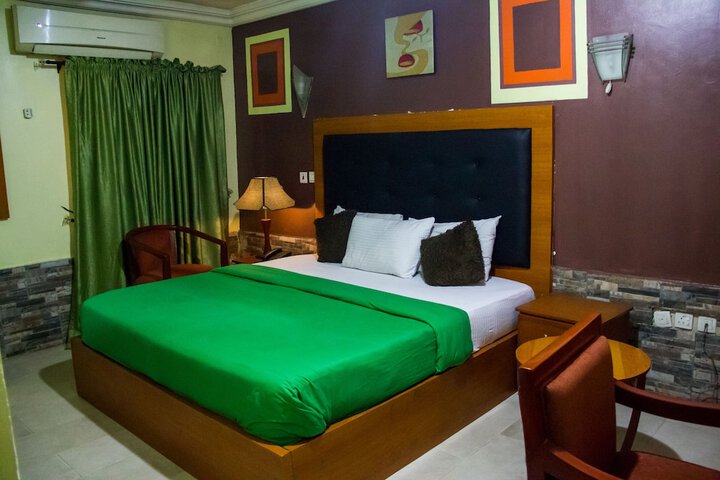 Room 6 of 40