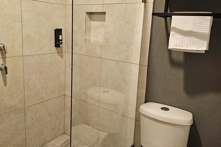 Room 33 of 47