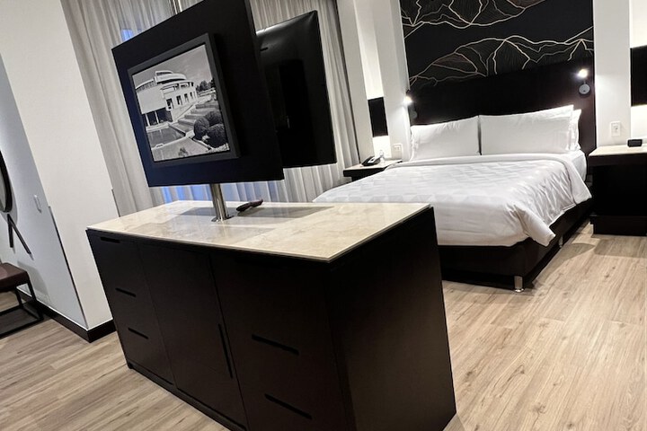 Room 19 of 137
